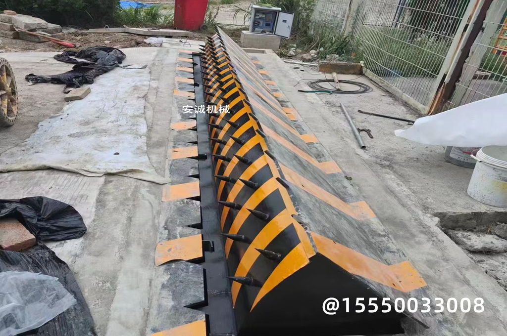 物流叉車充電區(qū)路障機(jī)