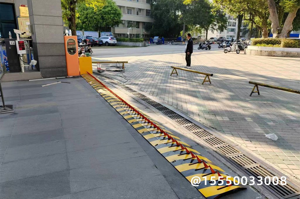 看守所巡邏車(chē)通道免預(yù)埋破胎器(圖1)